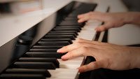 Kompaktes portables Digitalpiano: PX S1000